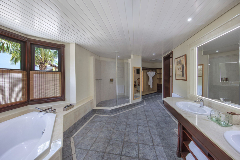 Bathroom 5, Dinarobin Beachcomber Golf Resort & Spa
