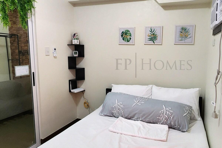 Modern Rustic 1BR Condo w/ Parking + 200mbps Wi-Fi, Pasig City