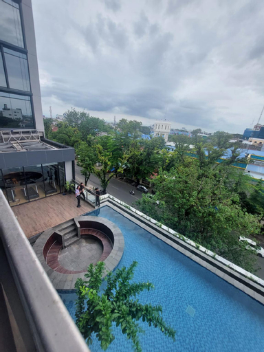Enjoy swimming pool and gym right below  balcony , Makassar