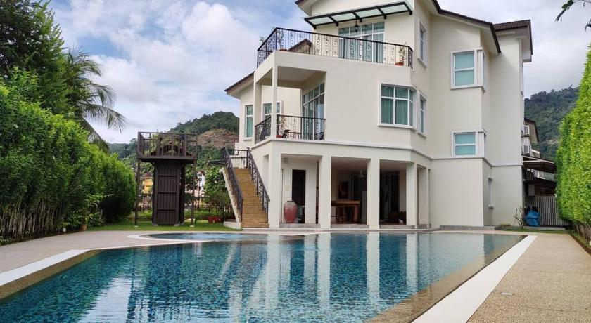 Retreat at Balik Pulau, Penang with private swimming pool and basketball court, Barat Daya