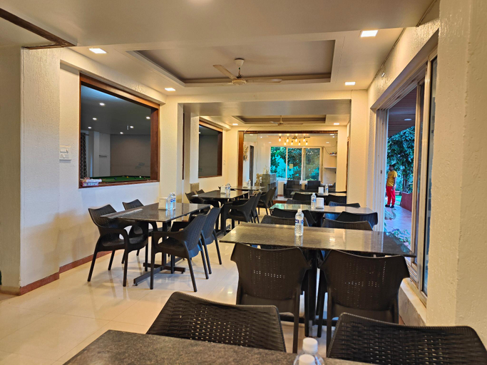 Food & Drinks, Dwarkadhish Palm Valley (Pure Veg), Satara