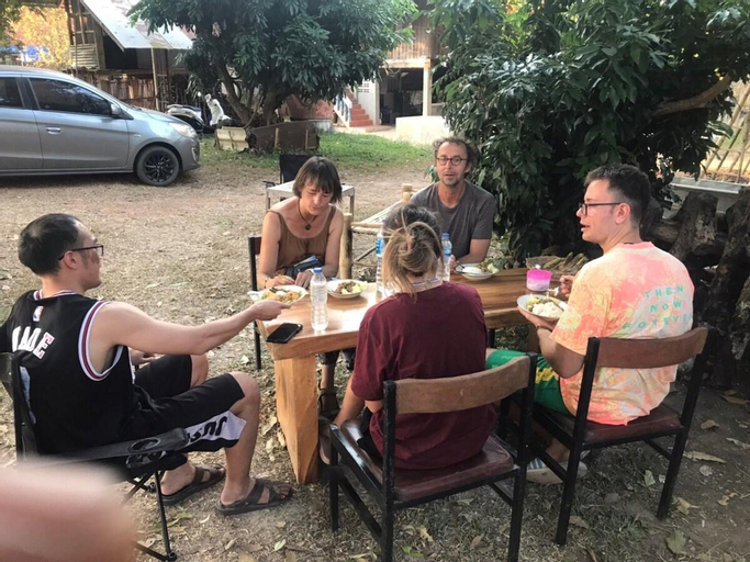 Food & Drinks