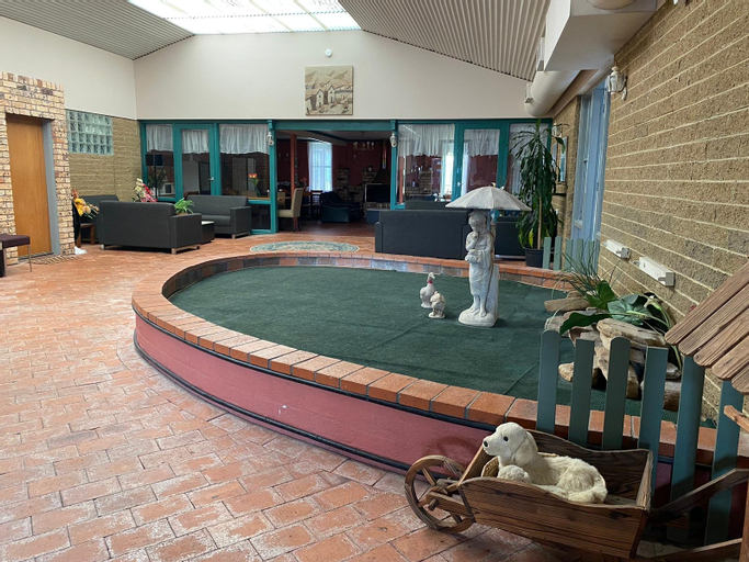 Others 5, hunter valley travellers rest motel, Cessnock