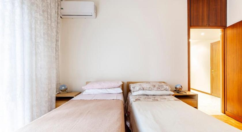 Bedroom 4, 45 MIN TO“ RHO FAIR” APARTMENT 2 BDR,2 BTHR WI-FI, Milano
