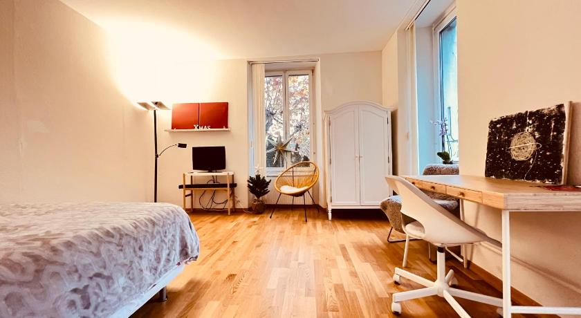 Bedroom 2, Eigenes Studio (Apartment), Biel
