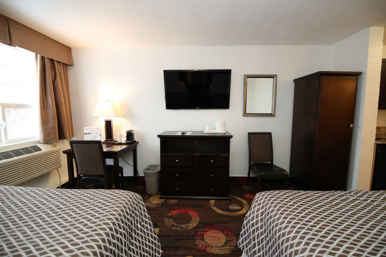 Bedroom 2, Stonebridge Hotel, Division No. 16