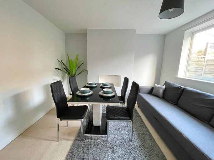 Others 5, Close to Peak District 3BR Home w/ Parking, Sheffield