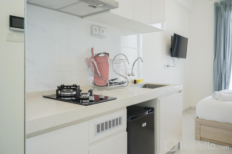 Others 2, Vibrant Elegant Studio Sky House BSD By Travelio, South Tangerang