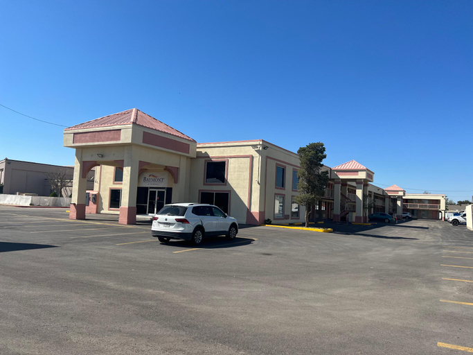 Others 5, Baymont Inn, Ector