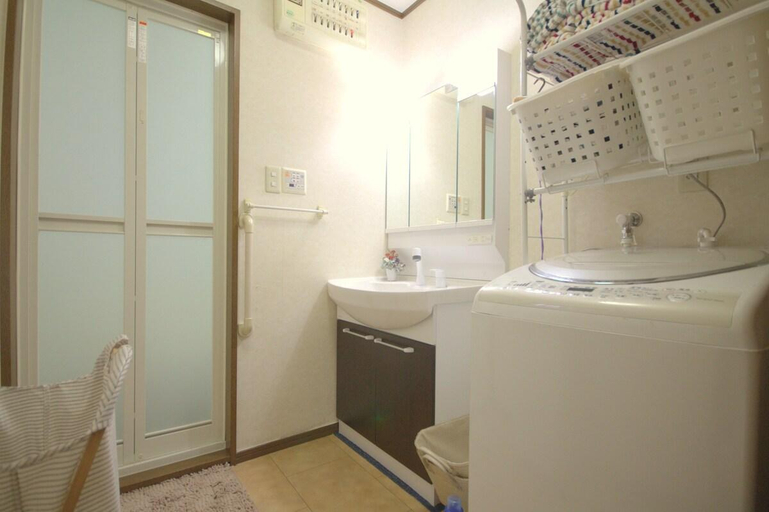 Bathroom 3, OSAKA - Enjoyable house with an original stone oven barbecue grill, Osaka