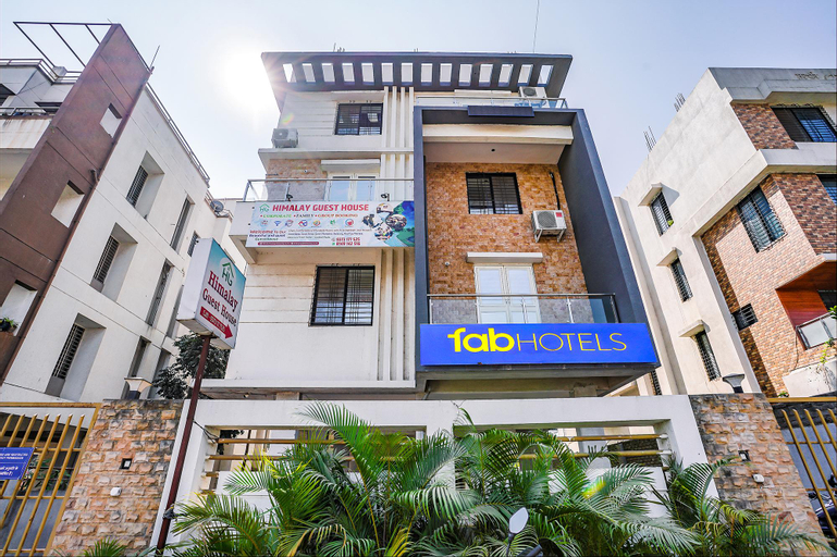 FabHotel Himalay Guest House, Pune