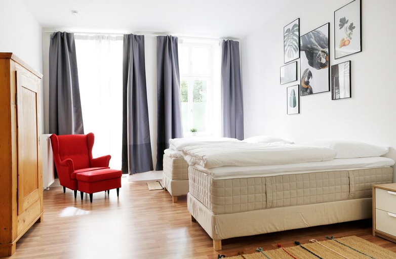 Others 4, Hide in Berlin in Prenzlauer Berg, Berlin