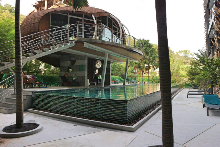 Exterior & Views
