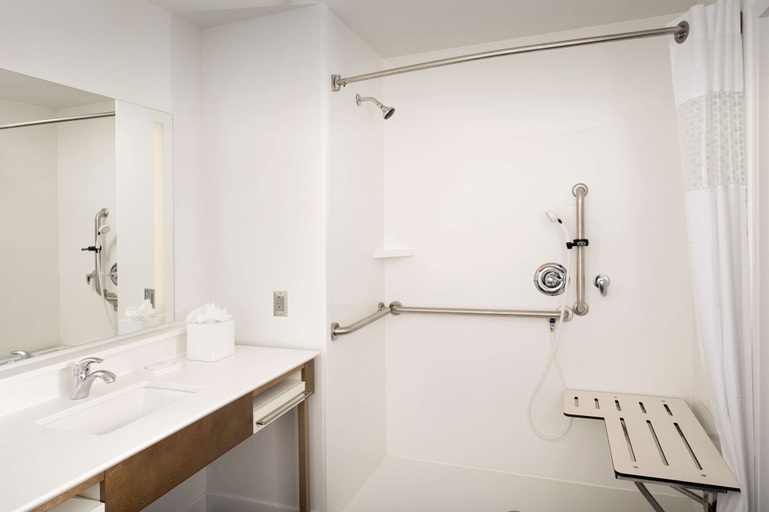 Bathroom 12
