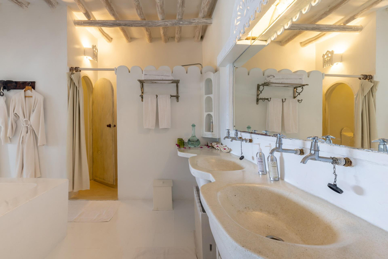 Bathroom 4, Nuri Boutique Hotel & Villas, Msambweni