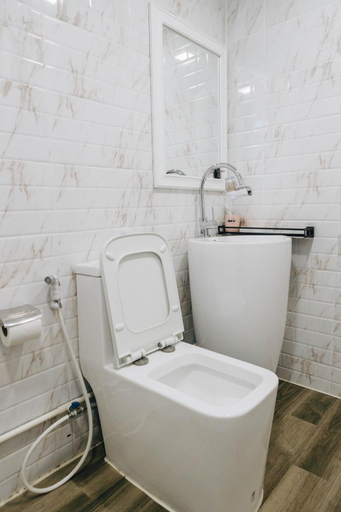 Bathroom 3, garden-style 20, container homestay near MRT, Bang Plad