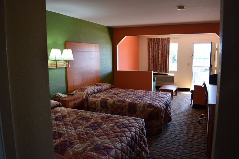 Bedroom 5, Royal Inn Douglasville, Douglas