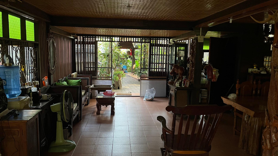 Food & Drinks, ปาริฉัตร โฮมสเตย์ parichat homestay, Saraphi