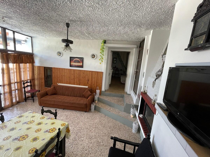 Others 5, Nionas Cheerful House, South Aegean