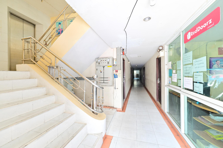 Others 4, Big Bird Palace, Lat Phrao