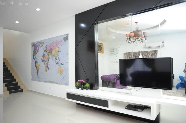 Others 4, villa mihara with private pool, Seremban