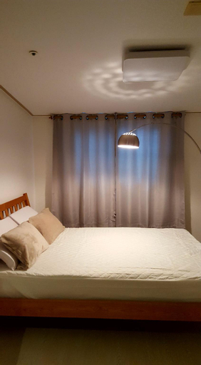 Queen Size Bed Full Option Studio: Sadang Station 10 Minutes Away, Dongjak