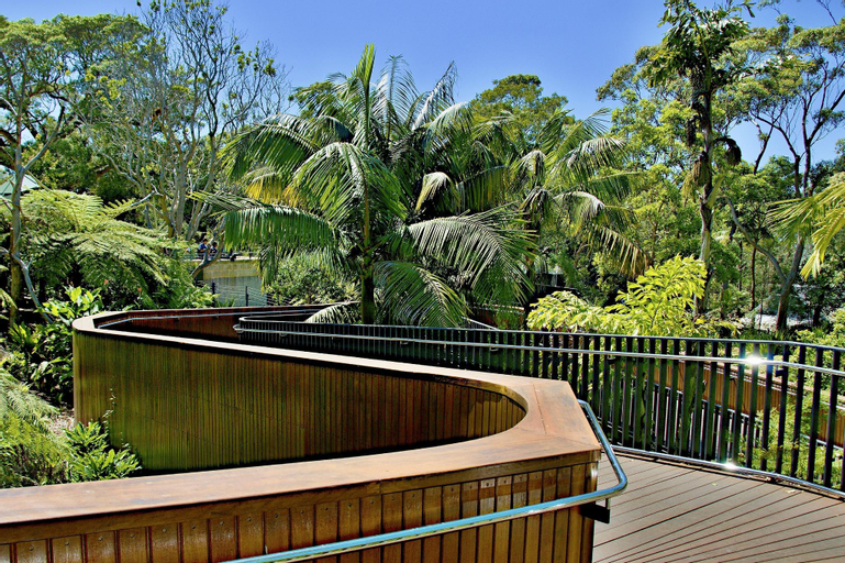 Nearby Landmark 2, Bright Apartment with Parking, Laundry and Views, Sydney