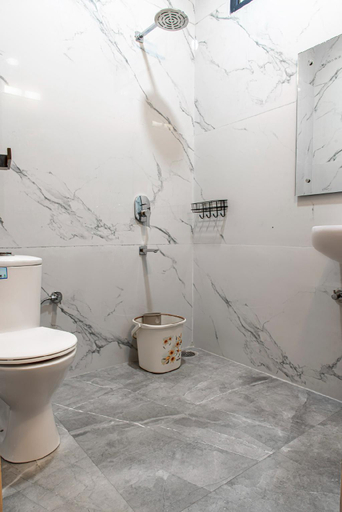 Bathroom 3, Kasauli Hill Crest Luxury 2 BHK Valley View, Solan