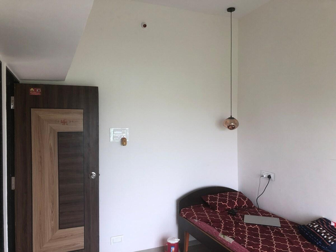 Bedroom 2, Cheerful 2 Bedroom Townhouse with village feel., Osmanabad
