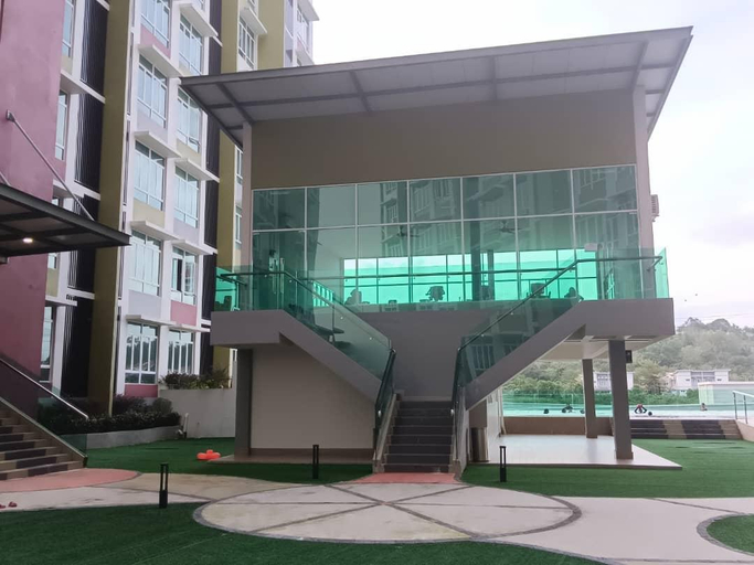Exterior & Views