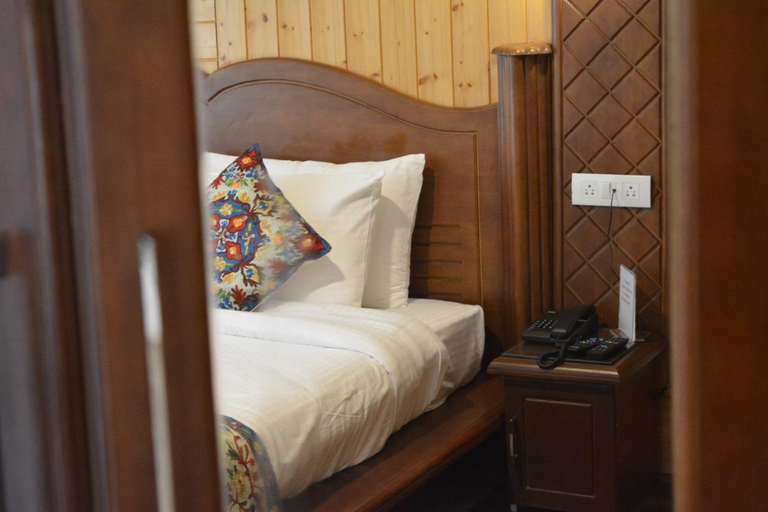 Others 3, Hotel royale comfort, Anantnag