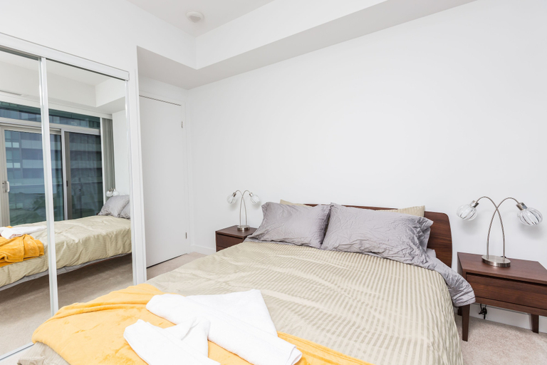 Bedroom 2, Applewood Suites - 3 Bed Waterfront Area, Toronto