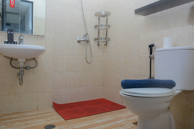 Bedroom 2, Elegant and Comfy 1BR at The Wave Apartment By Travelio, South Jakarta