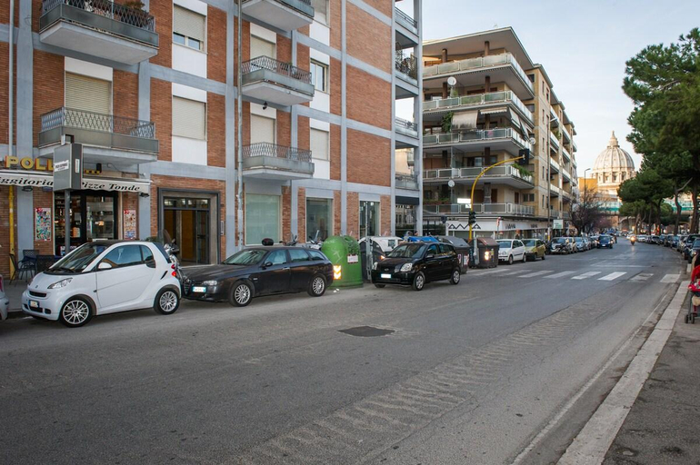 Exterior view, House Gregorio, Rome