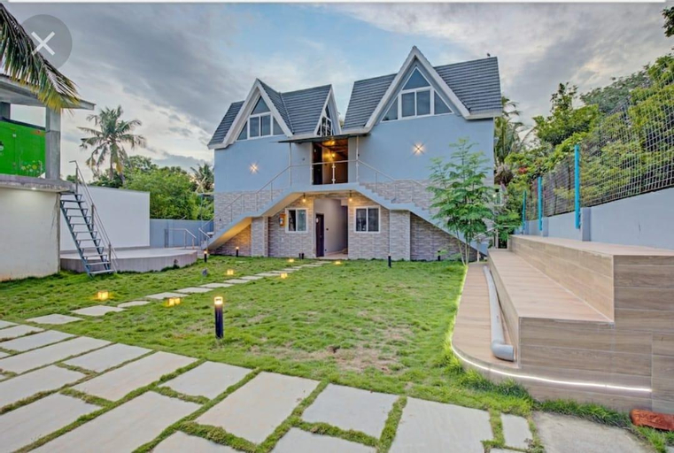Exterior & Views
