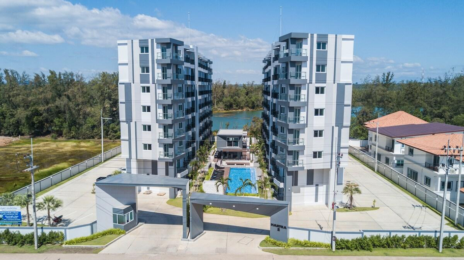Exterior & Views