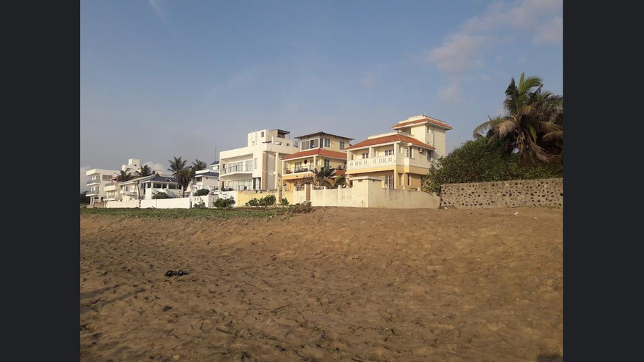 ECR Beach house with swimming pool, Kancheepuram