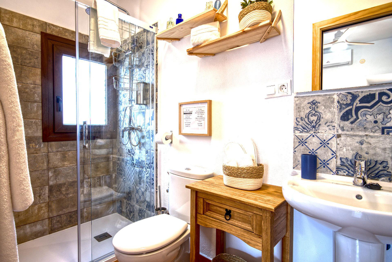 Bathroom 3, La Vieja Botica Bed & Breakfast, Málaga