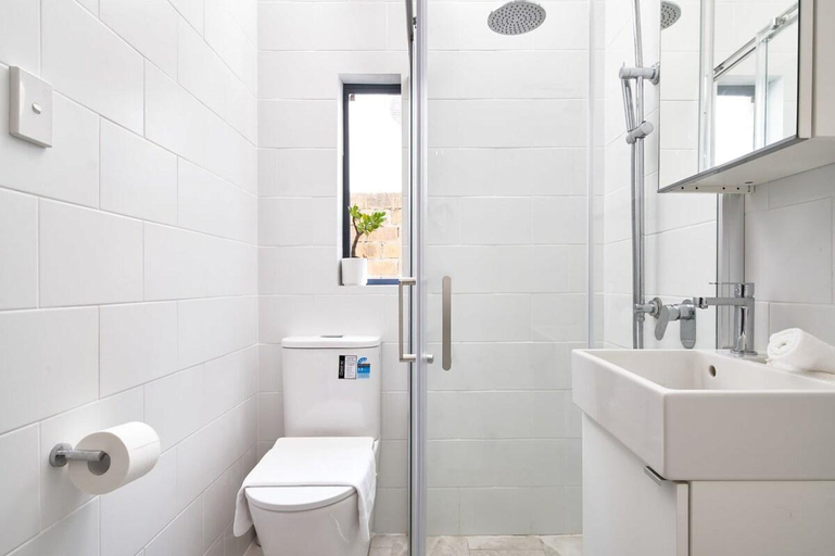 Bathroom, Manly Cosy Retreat - Walk to the beach, Sydney