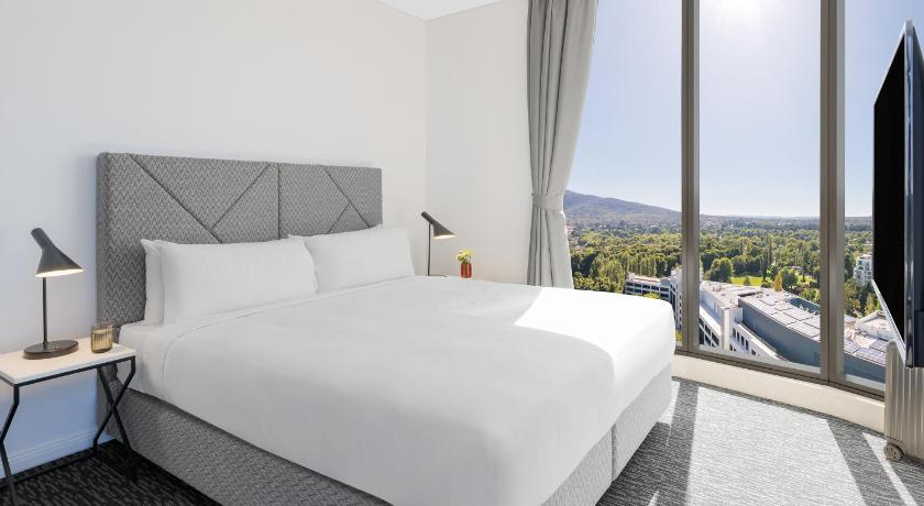 Bedroom 2, Meriton Suites Allara Street Canberra, Canberra