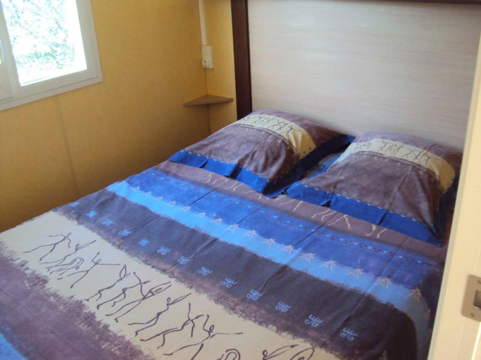 Bedroom 2, B&B La Douloire, Vaucluse