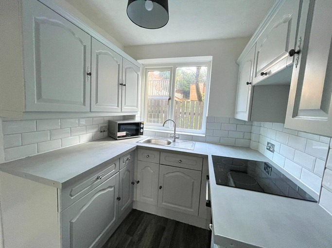 Others 4, Close to Peak District 3BR Home w/ Parking, Sheffield