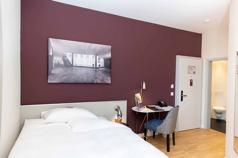 Bedroom 16
