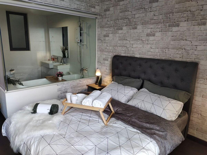 Bedroom 1, Duplex City View @ V Summer Near CIQ R&F 6-11 pax, Johor Bahru