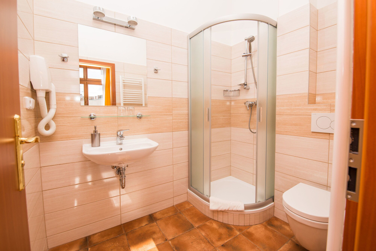 Bathroom 4, Hotel Morava, Znojmo