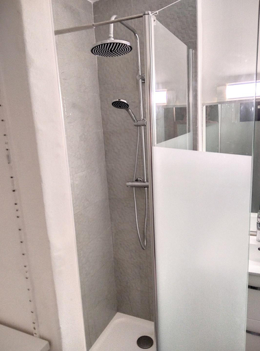 Bathroom 3, Résidence Graziella Studio 424, Alpes-Maritimes