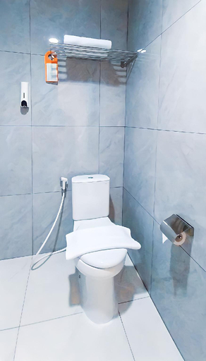 Bathroom 4, Front One Hotel Pasir Koja Bandung, Bandung
