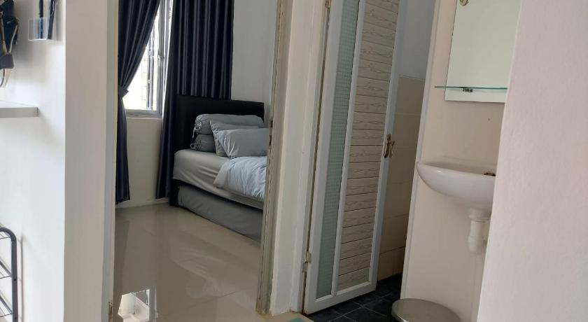 Bedroom 2, Homey Homestay ( with apartment concept ), Cirebon