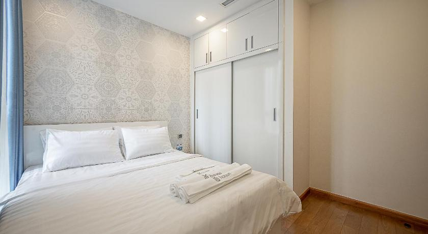 Bedroom 2, *Yu House* 2-Bedroom Apt Vinhomes Central Park P6, Bình Thạnh