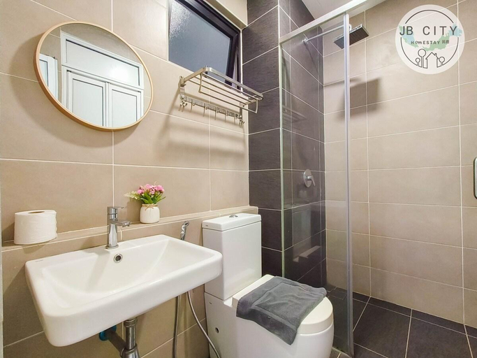 Bathroom, D'pristine sky light by RR JBcity, Johor Bahru